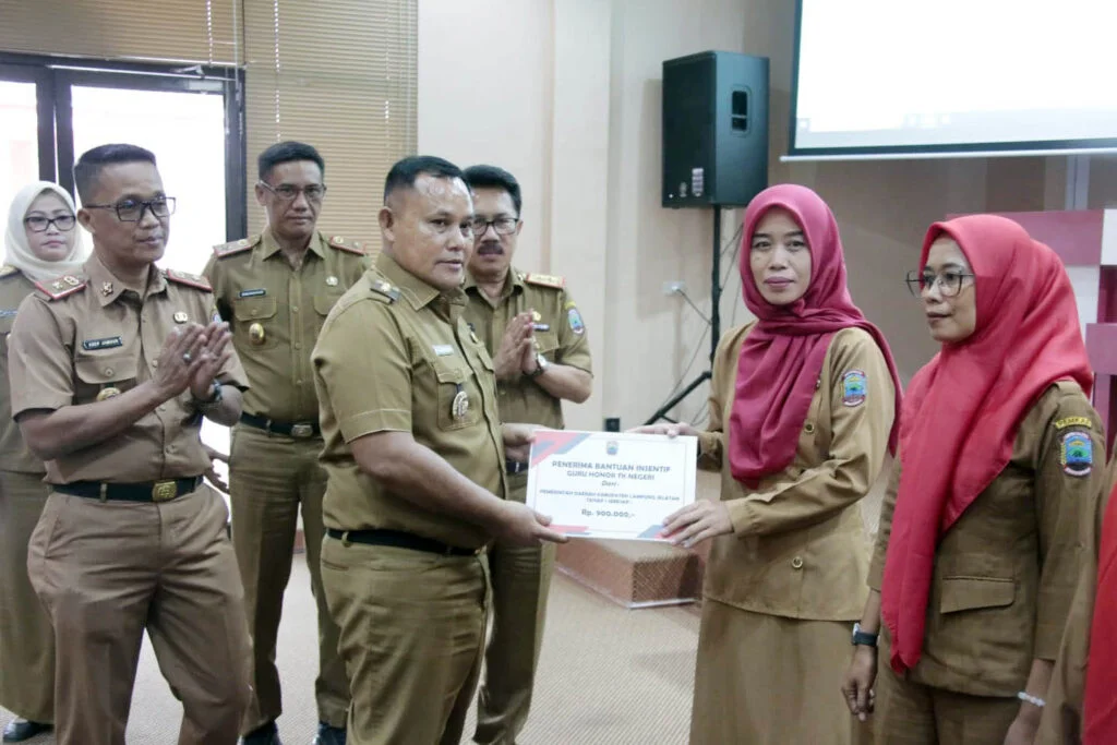 Pemkab Lampung Selatan Salurkan Insentif Tahap I ke 5.097 Guru Honorer 