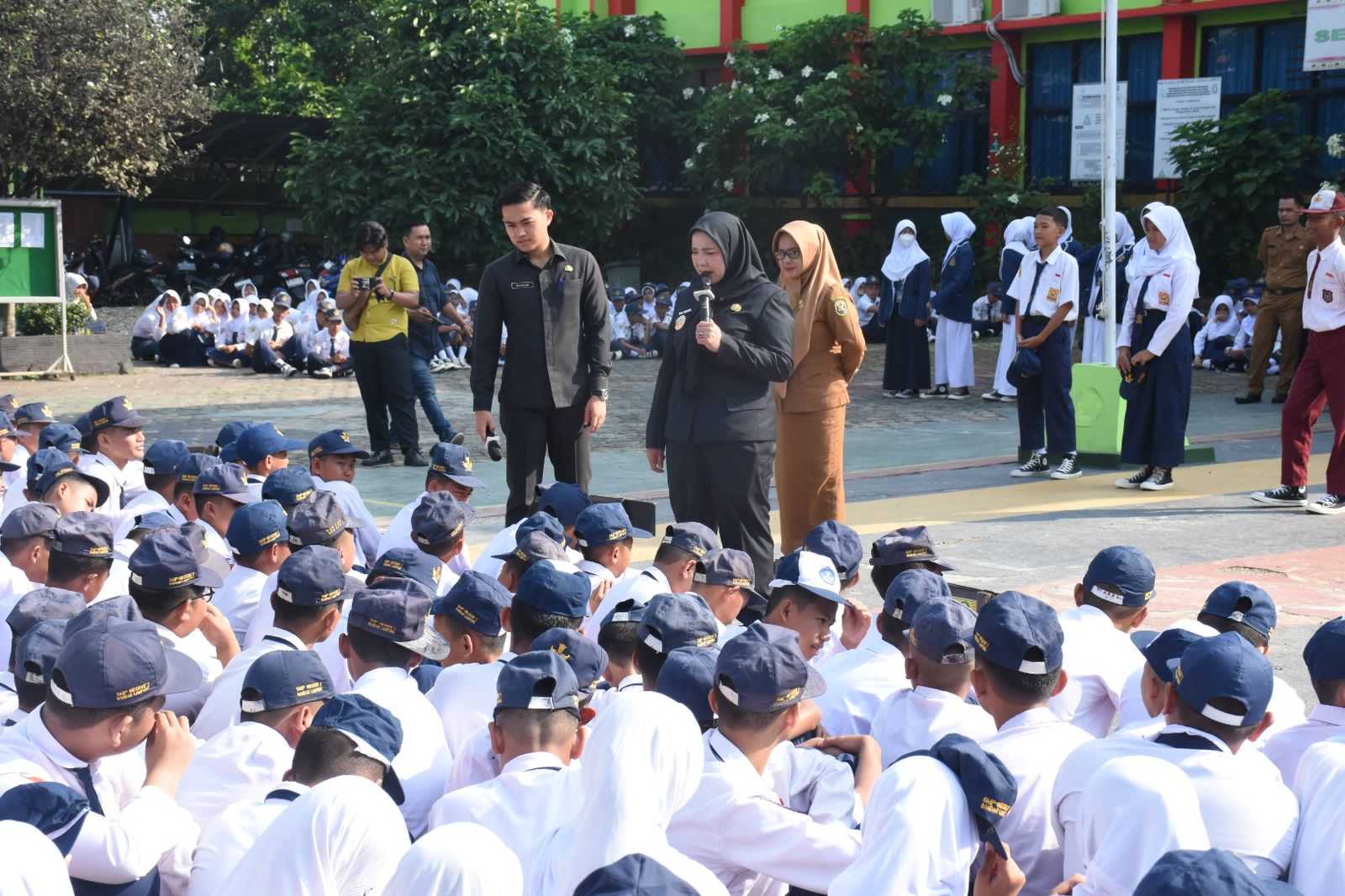 Eva Dwiana Kunjungi SMPN 7 Bandar Lampung di Hari Pertama Masuk Sekolah