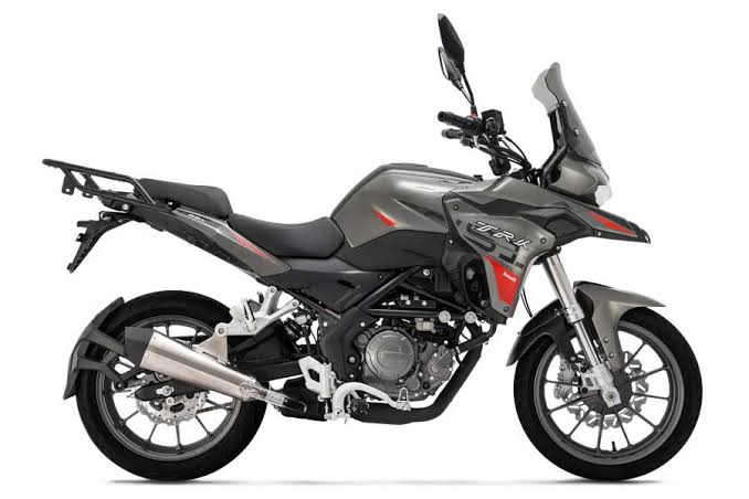 Benelli TRK 251: Petualangan Kompak Bergaya Premium