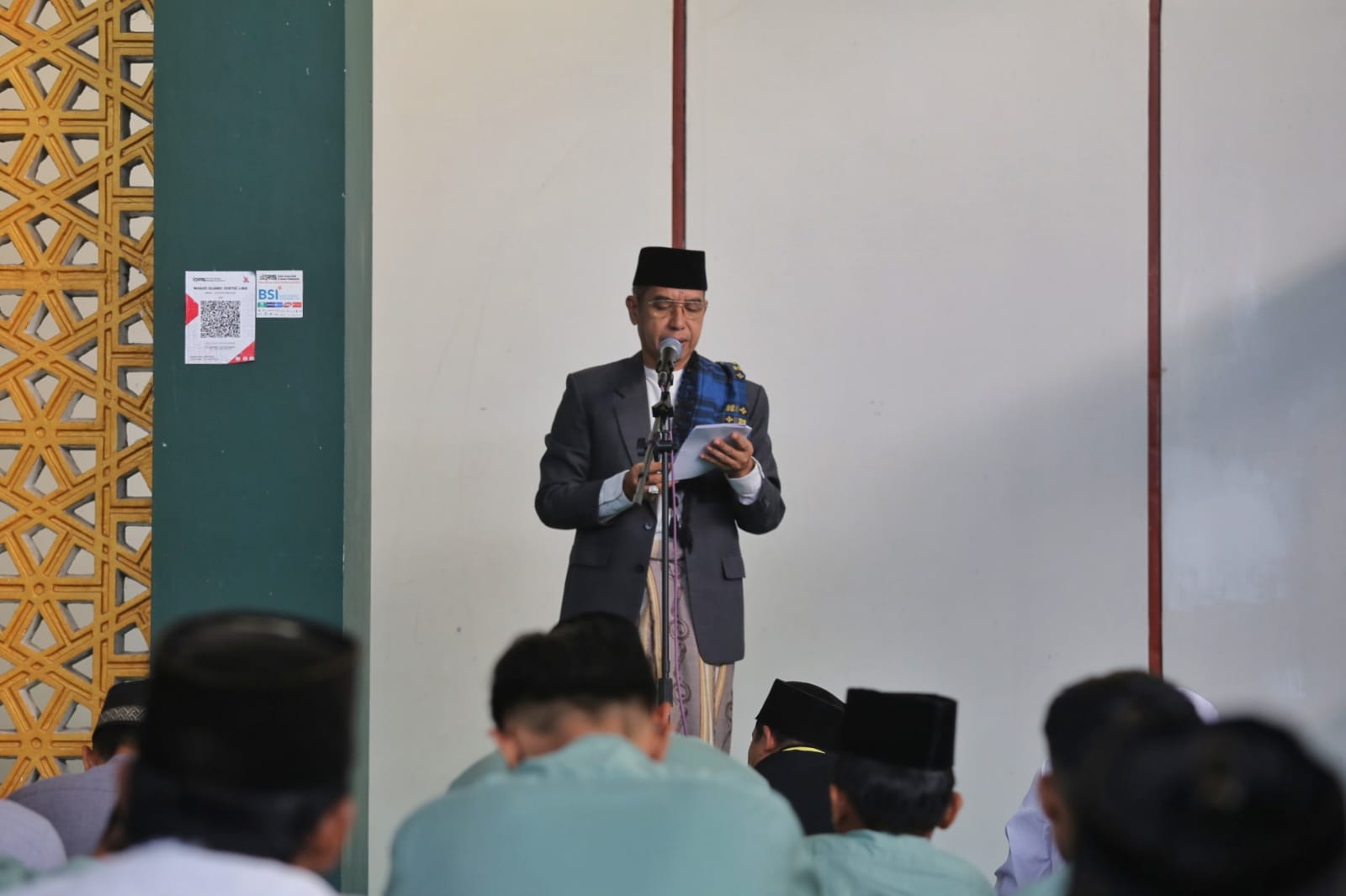 Plh Sekda Lampung Barat Mengajak Jamaah Shalat Idul Adha Mendoakan Jamaah Haji