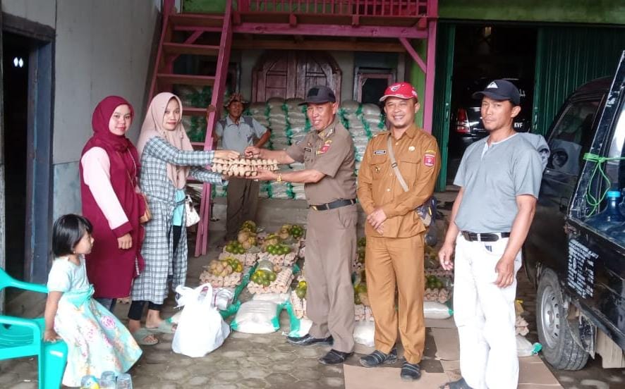 Pastikan Penyaluran Cepat Tepat, Peratin Tanjungraya Dampingi Penyaluran BPNT 