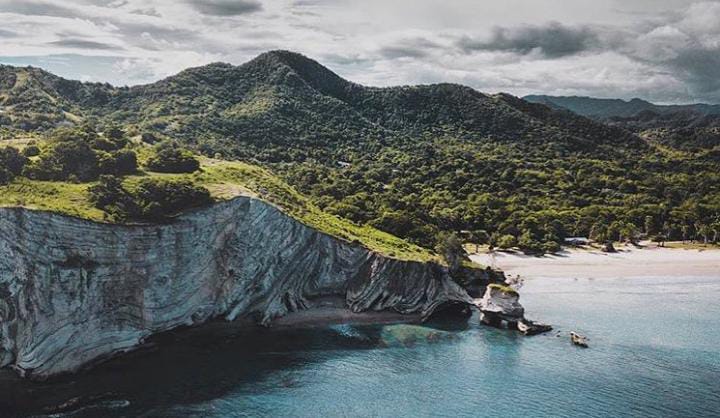 Pantai Watu Parunu, Pesona Sunyi di Ujung Timur Sumba