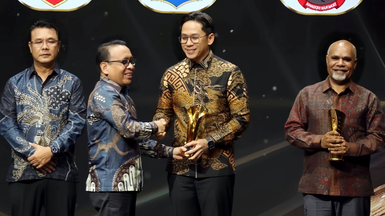 Bupati Lampung Selatan Radityo Egi Pratama Raih Penghargaan Pemimpin Daerah Awards 2025