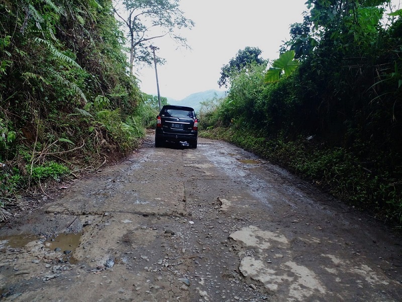 Rusak Parah, Jalan Utama Sedampahindah Bakal Dibangun Tahun Ini
