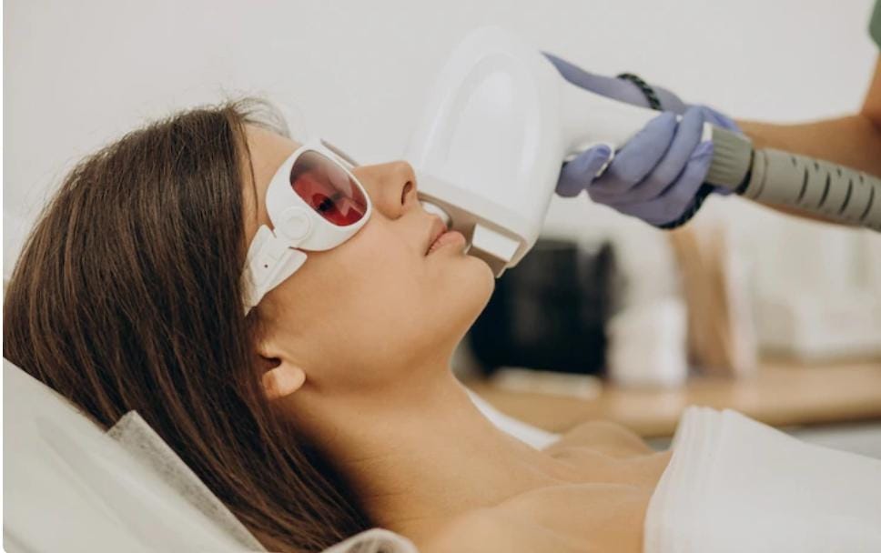 Laser Treatment: Pengertian, Manfaat, Prosedur, dan Risiko yang Perlu Diketahui