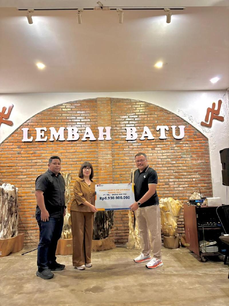 Asuransi Jasindo Serahkan Klaim Kapal Senilai Rp6,93 Miliar untuk Grup Sungai Budi