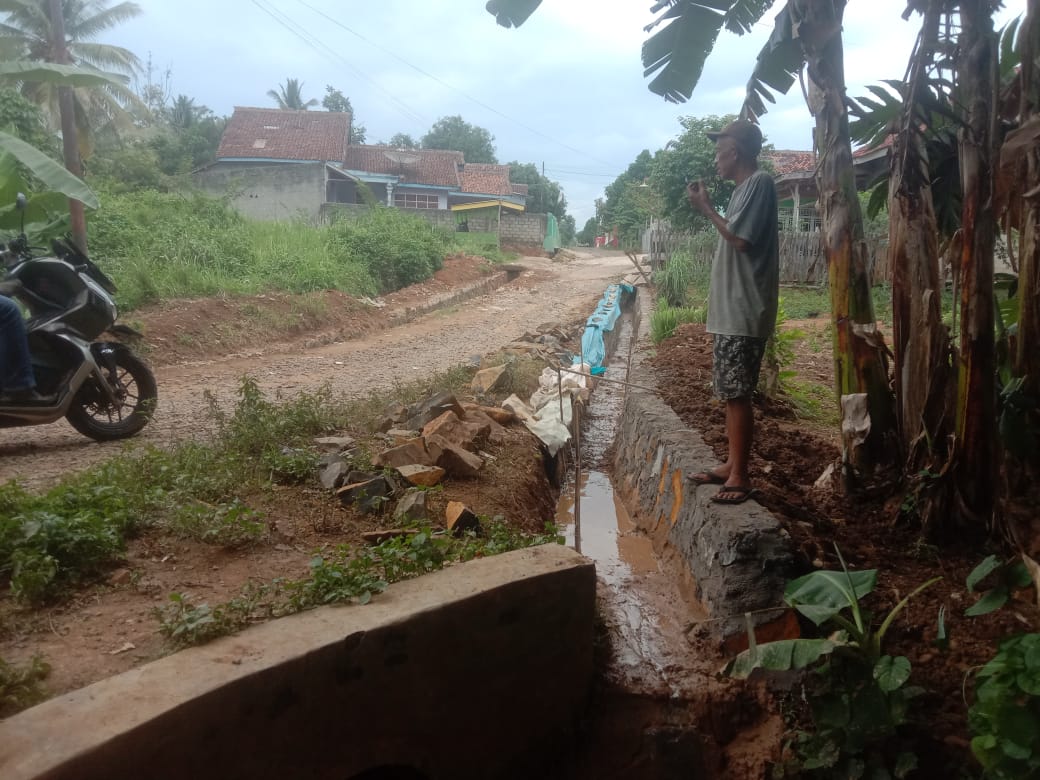 Proyek Talud Diduga Bermasalah, Warga Kelapa Tujuh Soroti Kualitas Pengerjaan