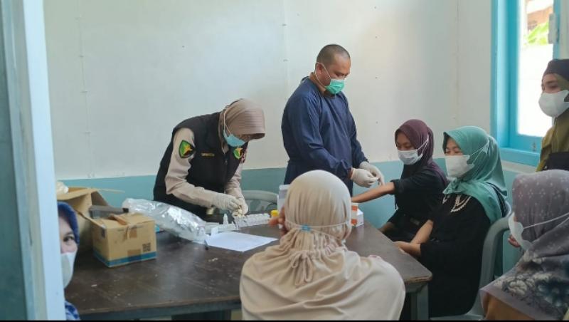 Polres Lamsel dan Tim Kesehatan Pastikan Penjamah Pangan di Rawa Selapan Bebas Tuberkulosis