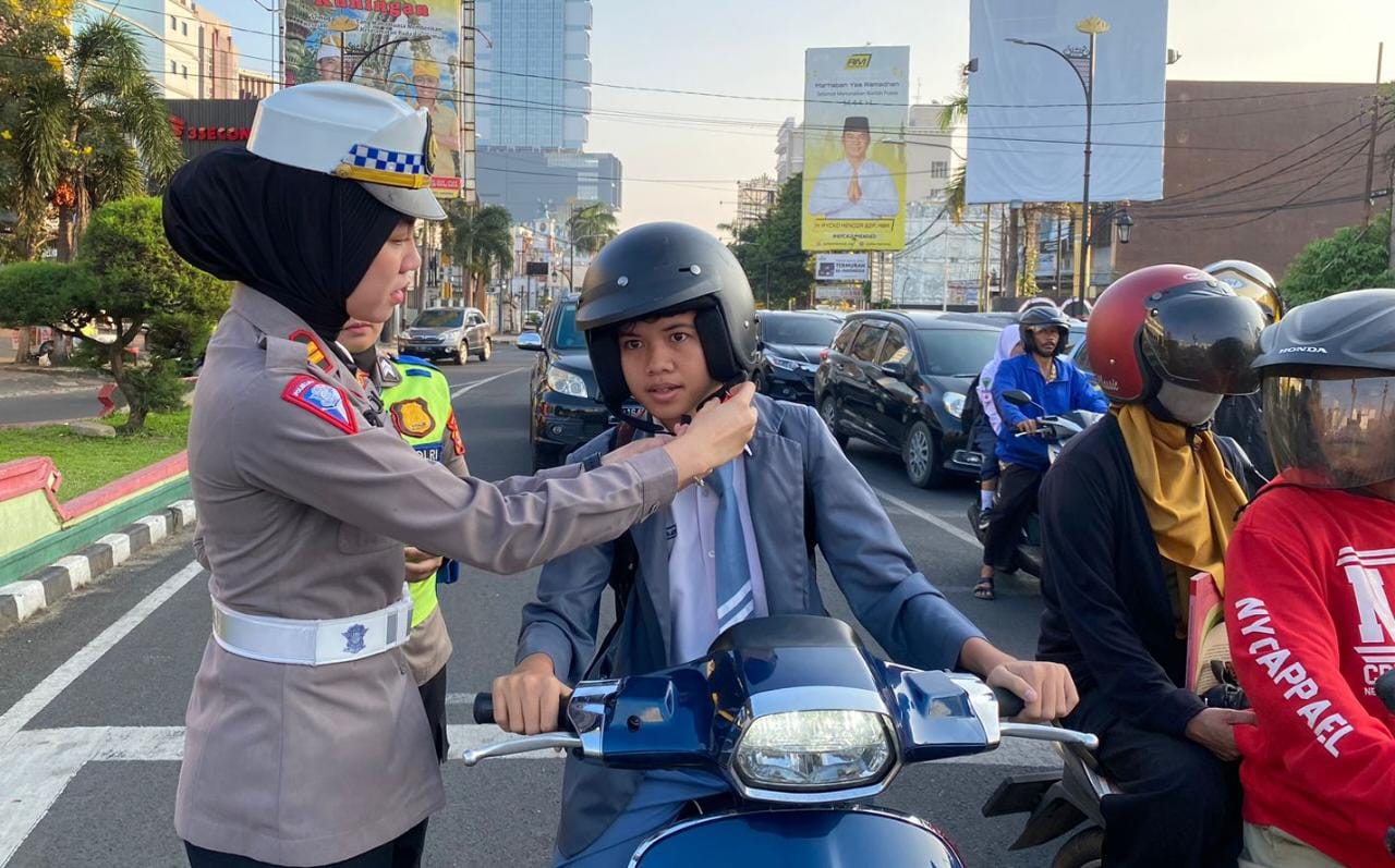 Polwan Satlantas Polresta Bandar Lampung Patroli dan Imbau Pengguna Jalan