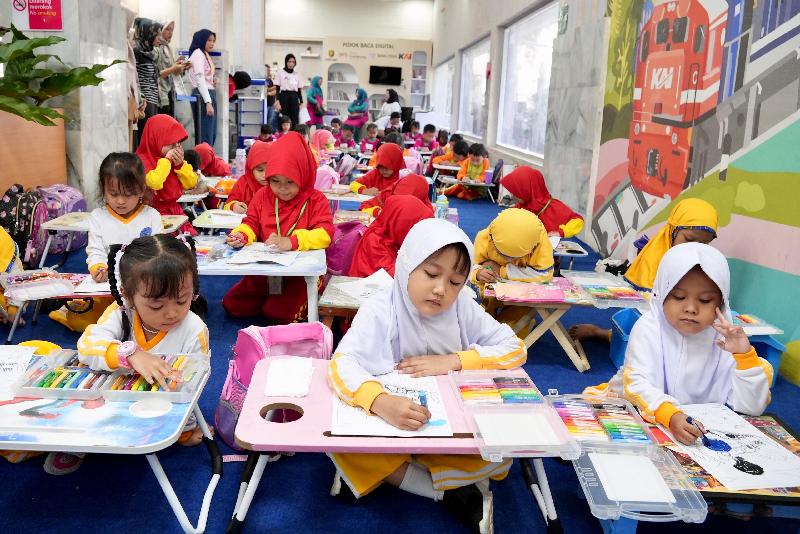 Peringatan Hari Anak Nasional, 50 Anak Ikuti Lomba Mewarnai di Stasiun Tanjung Karang