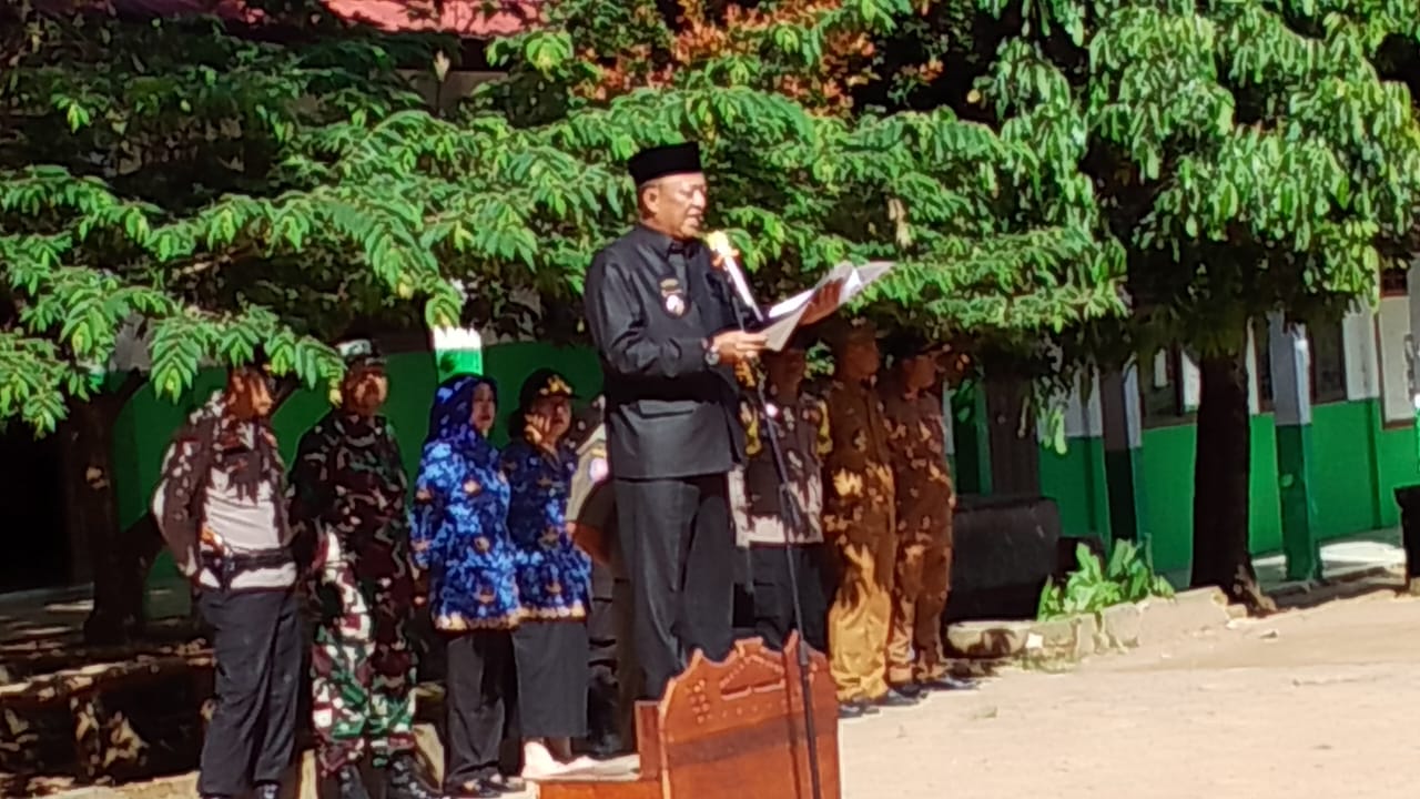 Camat Patoni Pimpin Apel HUT Provinsi Lampung Ke 60 di SMPN 1 Pagar Dewa 