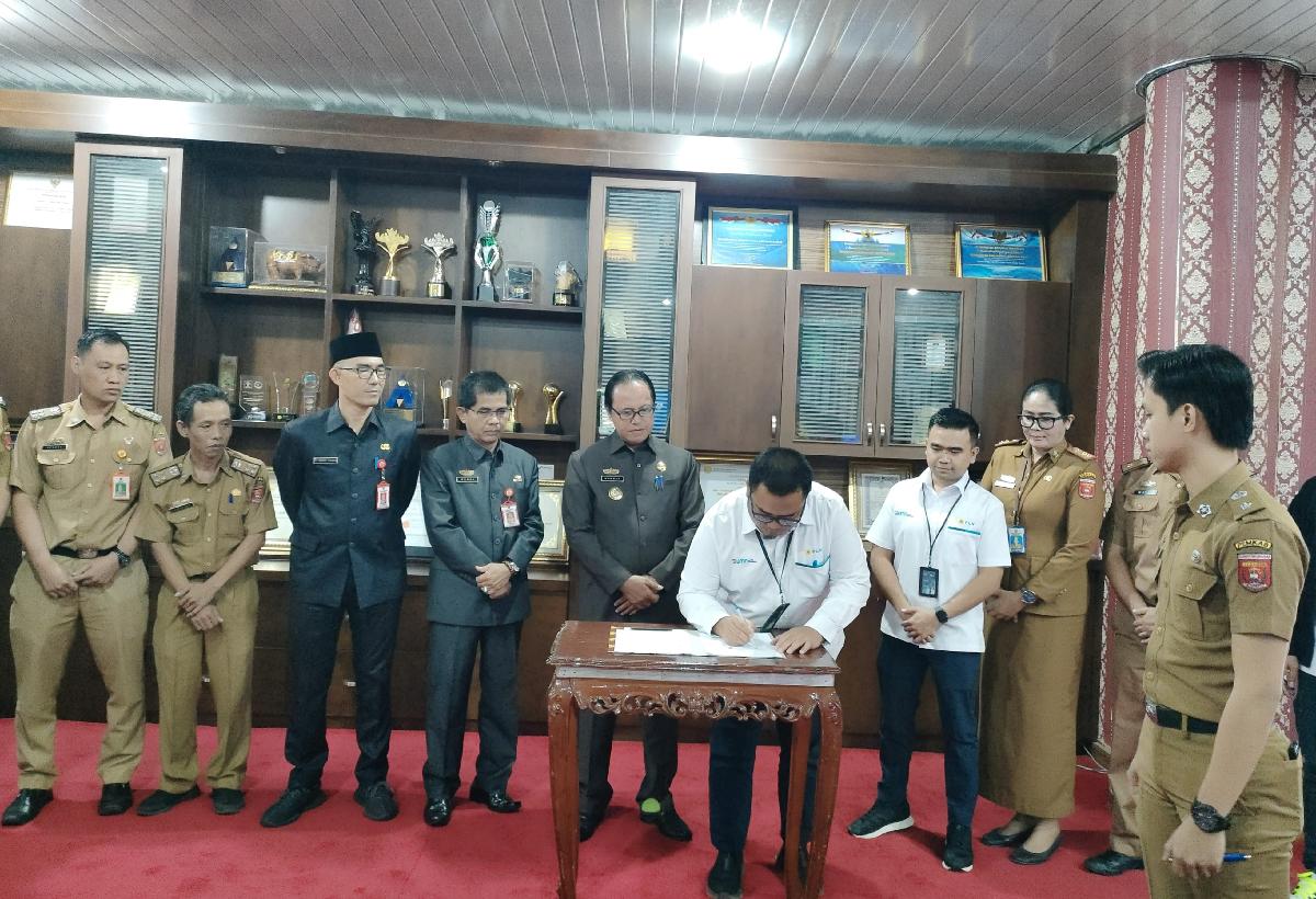 Pj Bupati Lampung Barat Teken PKS dengan PLN 