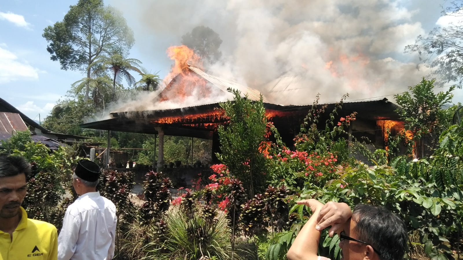 Diduga Korsleting Listrik, Satu Rumah di Pekon Way Empulau Ulu Ludes Terbakar 