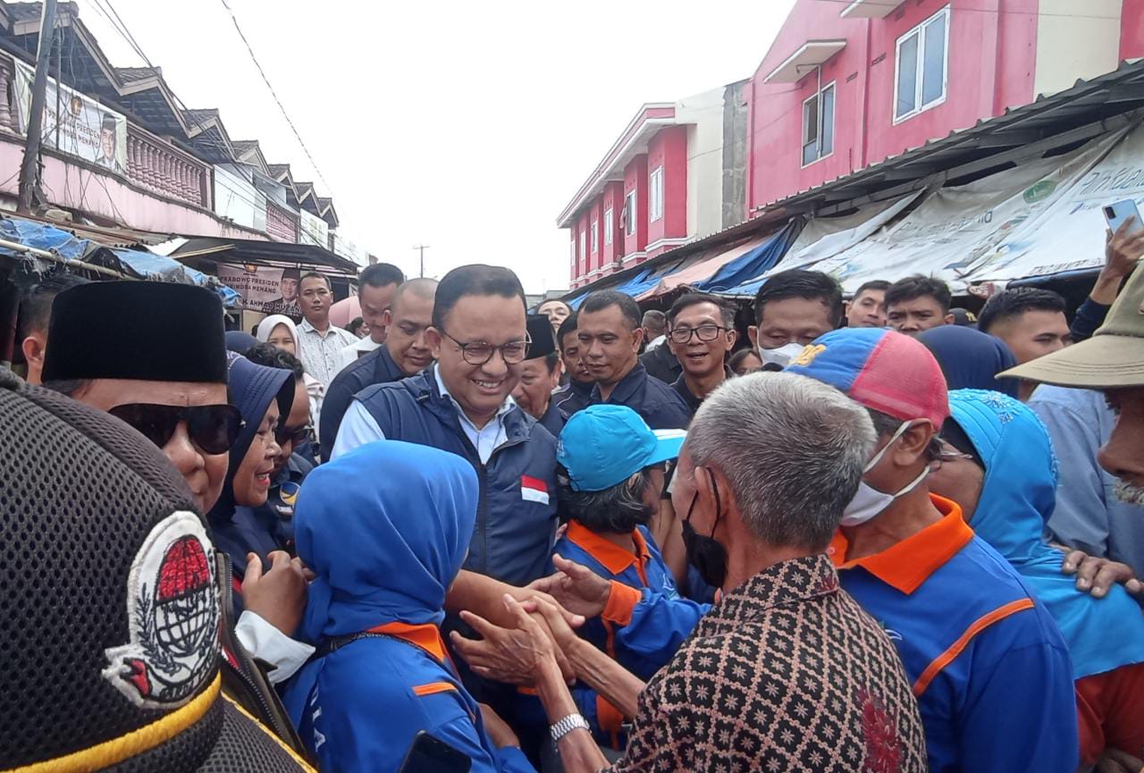 Bakal Calon Presiden RI Anies Baswedan Sapa Pedagang di Pasar Natar, Lampung Selatan 
