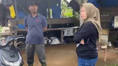Anggota DPRD Provinsi Lampung Lesti Putri Utami Berdialog Bersama Petani Tomat Lambar