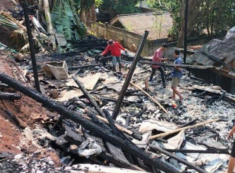Kebakaran Rumah di Durian Payung Bandar Lampung Mengakibatkan Anak dan Ayah Ikut Terbakar