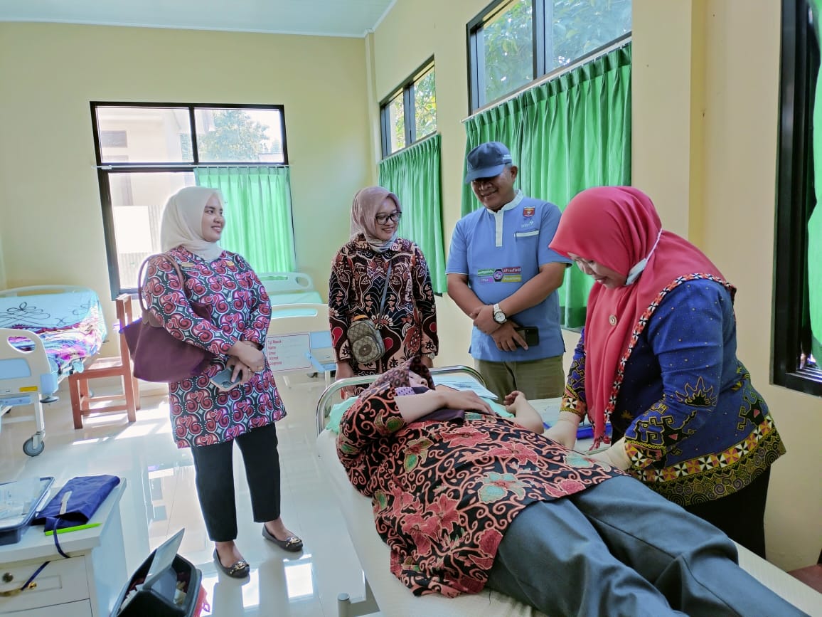 Momen HUT Lampung Barat Ke 32, Masyarakat Antusias Ikuti Pelayanan KB Gratis 