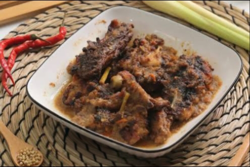 Ayam Paniki, Kuliner Pedas Khas Sulawesi Utara dengan Rempah Kuat