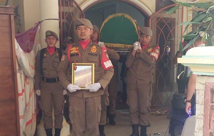 Ketua DPC PDIP Pesisir Barat, Pieter, Dimakamkan dengan Upacara Kedinasan