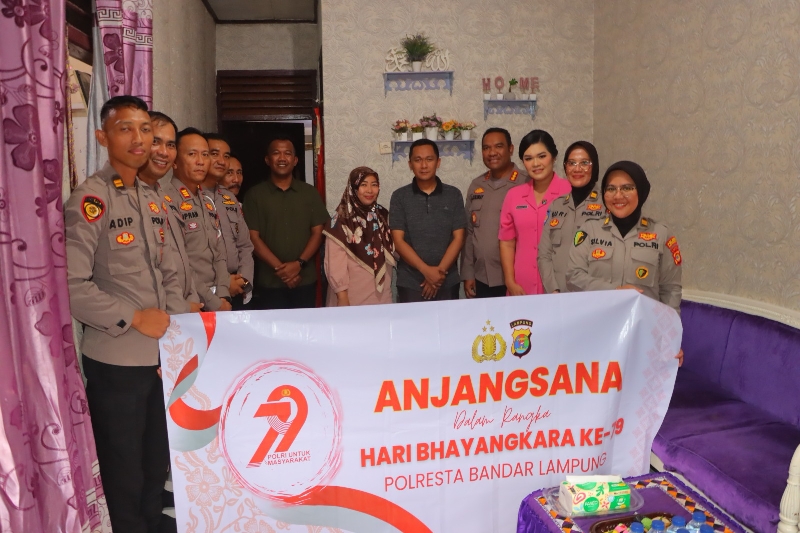 Hari Bhayangkara ke-79, Polresta Bandar Lampung Gelar Anjangsana Kunjungi Anggota Sakit dan Purnawirawan