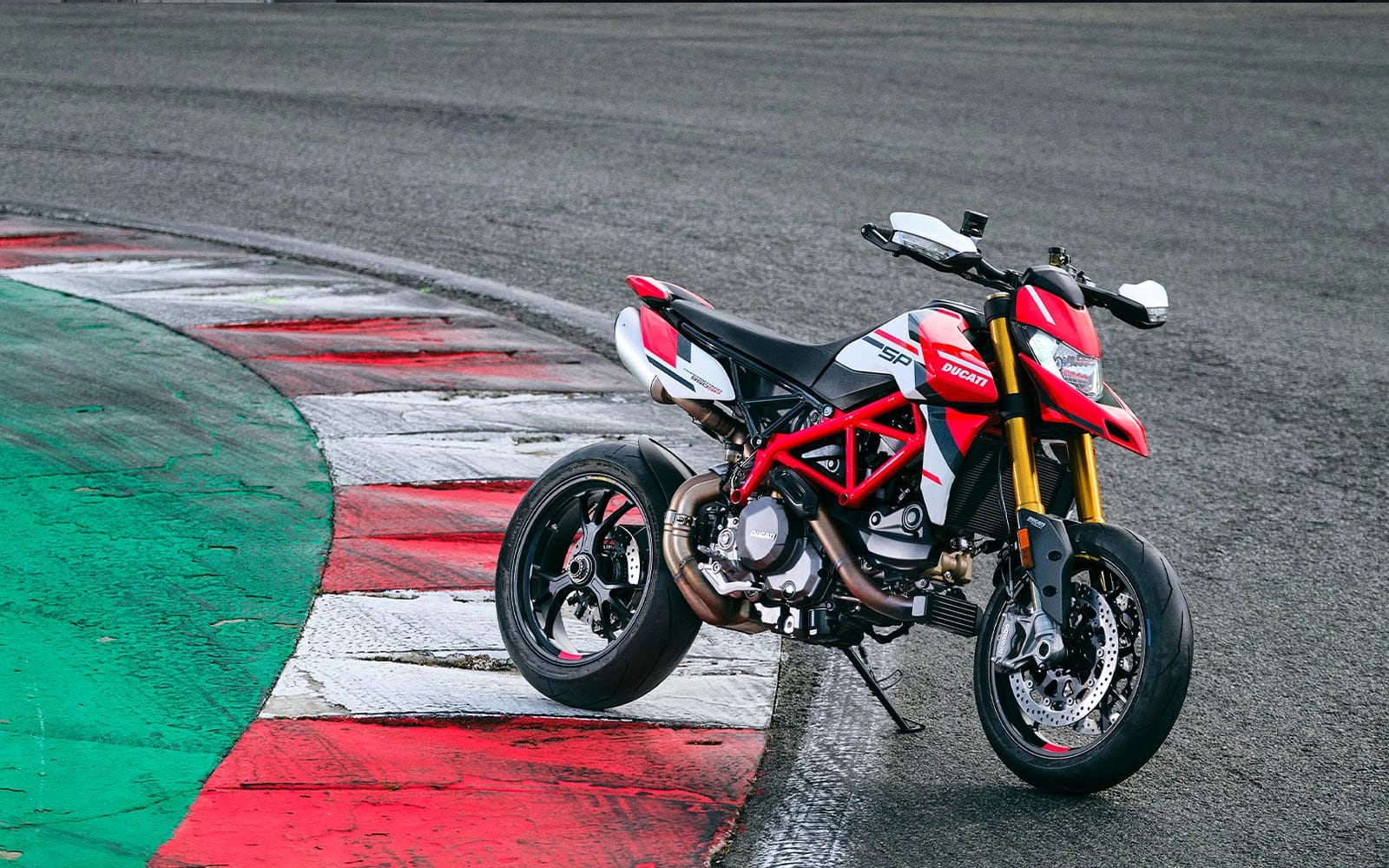 Ducati Hypermotard: Supermoto Premium dengan DNA Balap Italia