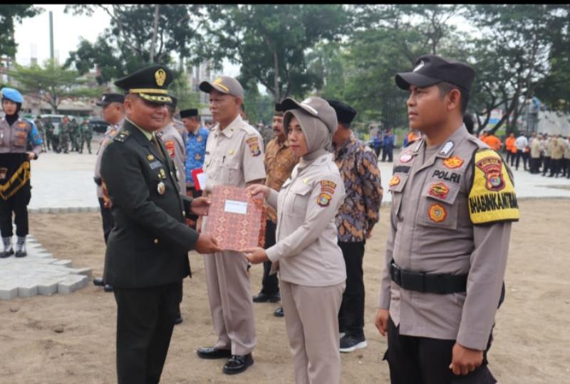 Polres Lampung Selatan Berikan Penghargaan Bagi Personil dan Warga