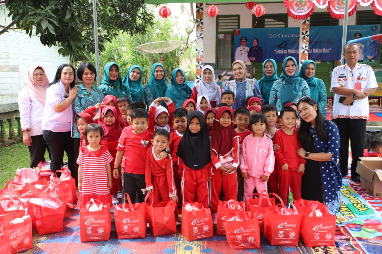 Partinia Parosil Ajak Anak PAUD Suka Makan Ikan, Cegah Stunting Sejak Usia Dini