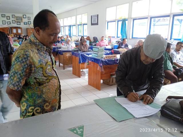 SMPN 1 Way Tenong Terima Penyerahan Lahan Parkir Swadaya Komite Sekolah