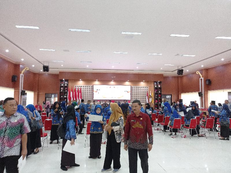 86 Pensiunan ASN Pemkot Bandar Lampung Dilepas, Wali Kota Eva Dwiana Beri Hadiah Umroh