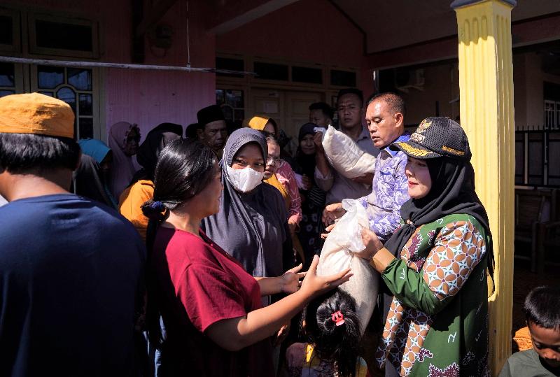 Pulang dari Retreat, Bunda Eva Dwiana Langsung Salurkan Bantuan untuk Korban Banjir