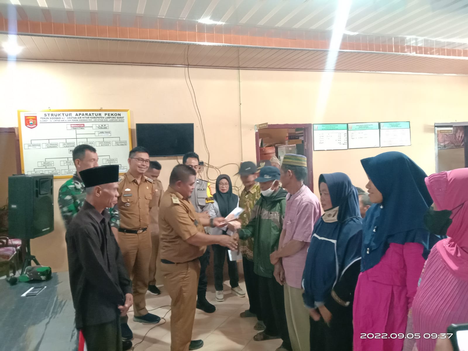 Salurkan BLT-DD di Sidodadi, Bambang Ajak Warga Manfaatkan Pitu Program PM 