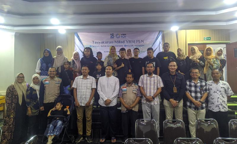 YBM PLN UID Lampung Rayakan Milad ke-18 Beri Bantuan Anak Disabilitas dan Tenaga Pengajar