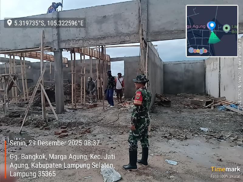 Babinsa 421-09/Tjb bersama Masyarakat, Gotong Royong Bangun KDMP 