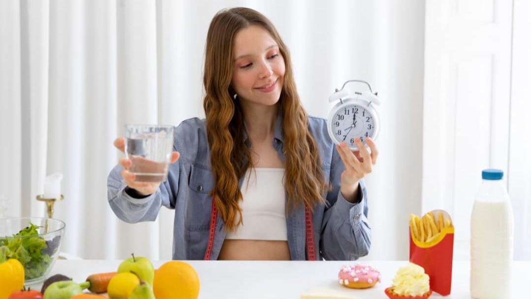 Panduan Jam Makan Terbaik bagi Penderita Asam Lambung