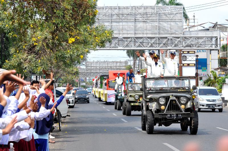 Pj Gubernur Samsudin Lepas Pawai Atlet PON