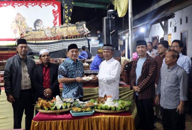 Buka Acara Bersih Desa di Bandarejo, Wabup Syaiful: Wayang Kulit Sampaikan Pesan Moral dengan Nilai Keislaman 