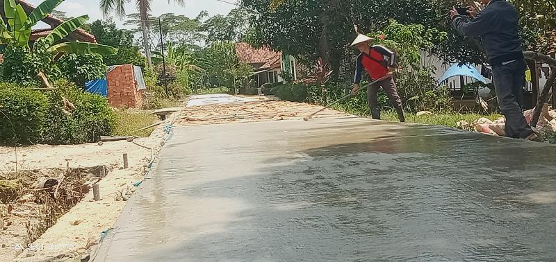 Melalui Dana Desa Pemdes Marga Agung Bangun Akses Jalan Menuju Pertanian 