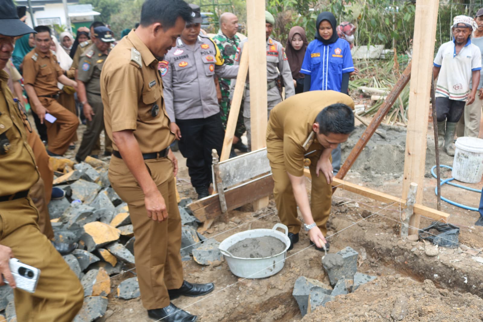 Wabup Lampung Utara Hadiri Peletakan Batu Pertama Bedah Rumah di Kecamatan Abung Timur