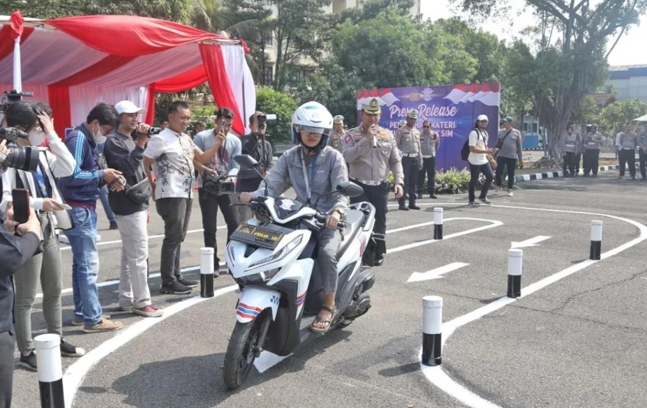 Masyarakat Merespon Positif Perubahan Lintasan Ujian Praktek Pembuatan SIM