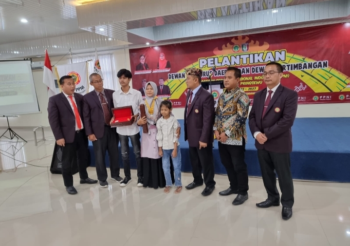 Presiden Jokowi Anugerahi Almarhum Untung Kuat Tanda Kehormatan Bintang Jasa Pratama
