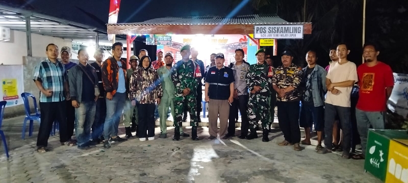 Babinsa Way Kandis Pimpin Patroli dan Pos Kamling Terpadu Bersama Warga