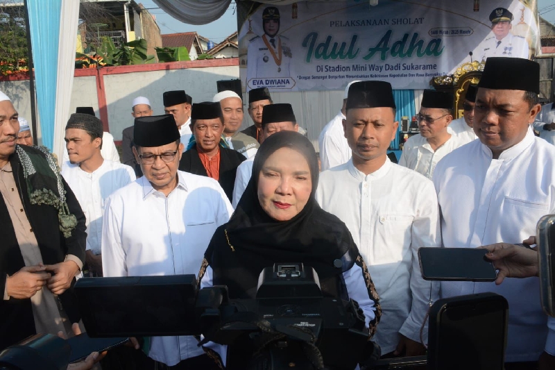 Wali Kota Eva Dwiana Shalat Idul Adha Bersama Masyarakat di Sukarame