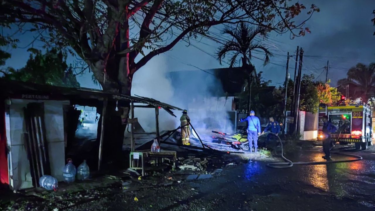 Dua Kios Terbakar di Sukabumi, Diduga Akibat Korsleting Listrik