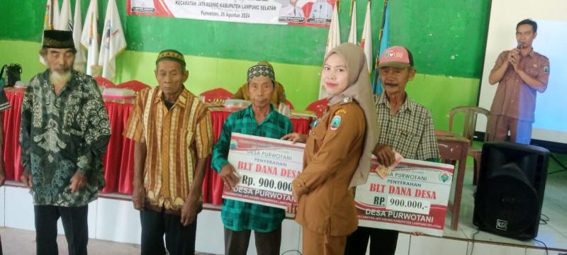 Pemerintah Desa Purwotani Bagikan BLT DD Triwulan Ketiga kepada 5 KPM 