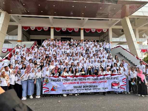 Ketua DPRD Provinsi Lampung Sambut Kunjungan Ratusan Pelajar SMAN 1 Seputih Raman Lamteng