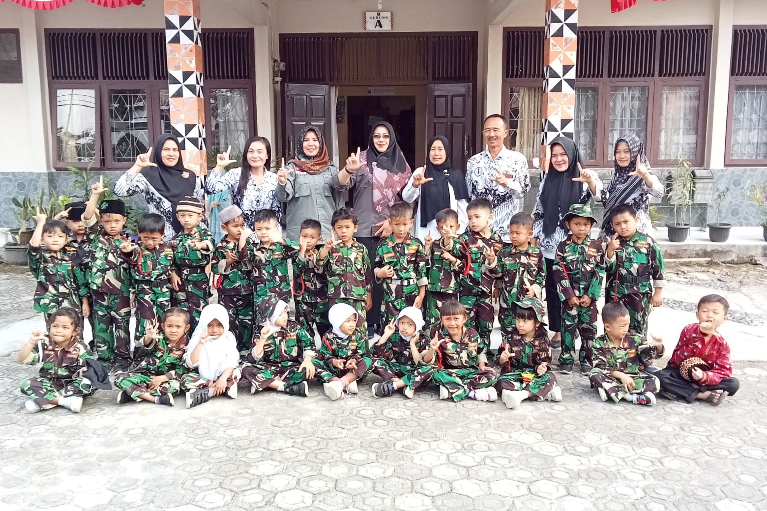 Dinas Perpustakaan dan Kearsipan Lampung Barat Terima Kunjungan dari Sekolah 