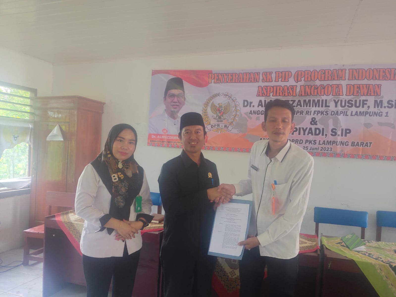 Hasil Perjuangan Anggota DPR RI Fraksi PKS, 453 Siswa di Lampung Barat Terima Beasiswa PIP
