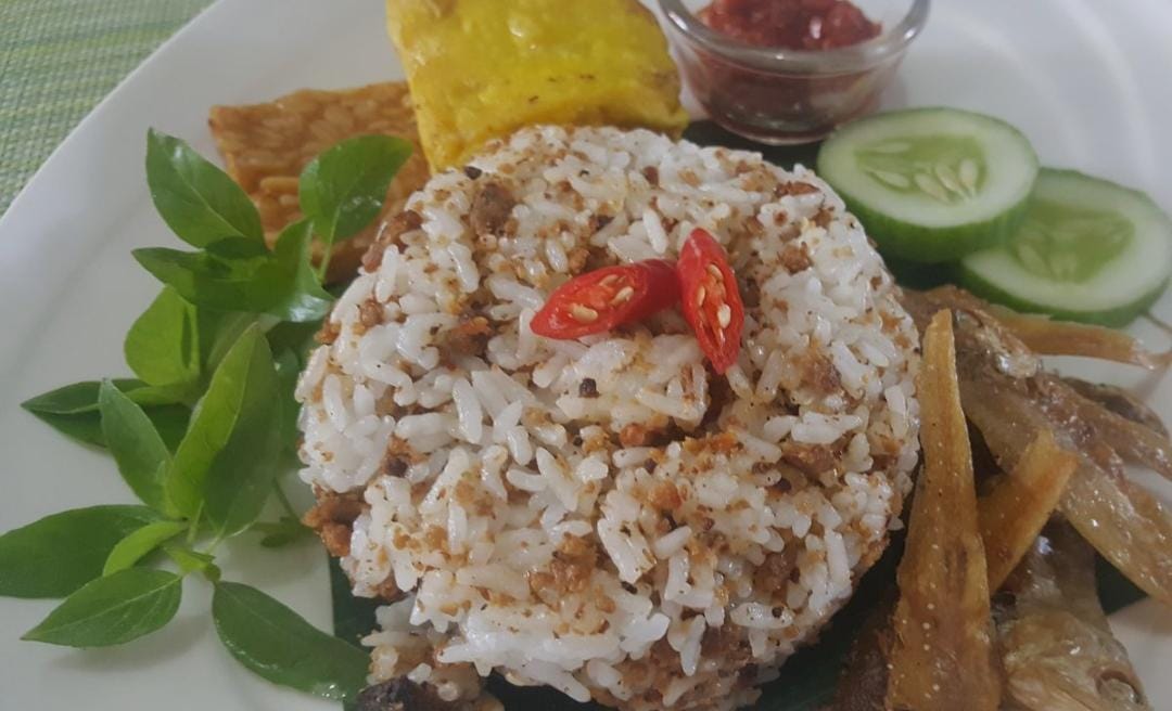 Nasi Timbel: Ikon Kuliner Sunda yang Kaya Tradisi dan Cita Rasa