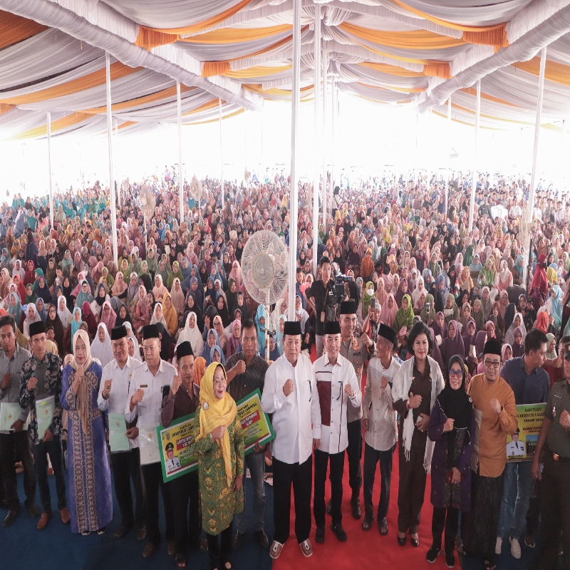 Gubernur Arinal Hadiri Pengajian Akbar dan Berikan Sejumlah Bantuan di Kabupaten Way Kanan