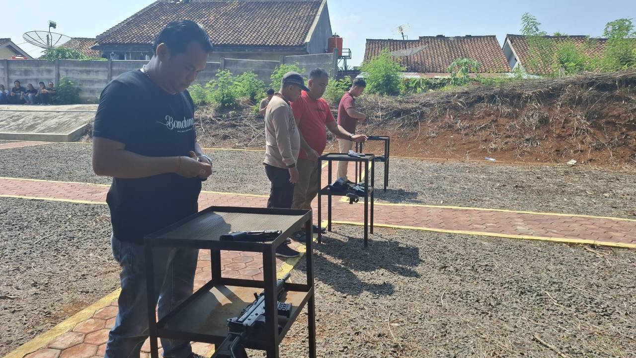 Tingkatkan Kemampuan Personel, Polres Lampung Utara Gelar Ujian Menembak